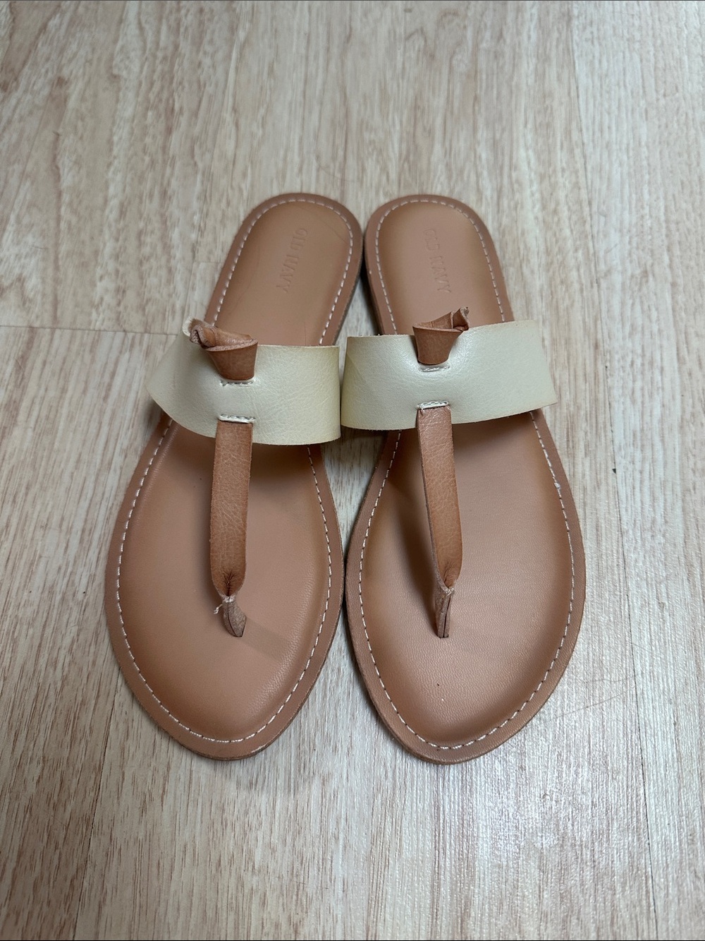 Women’s Two-Tone Leather Thong Sandals - Cream/Tan Size 9 Old Navy